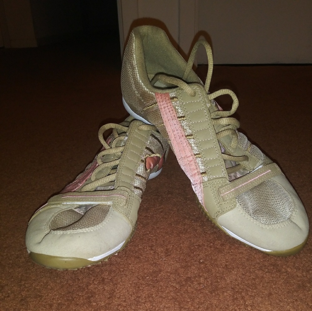 Puma size 8 1/2 sneaker